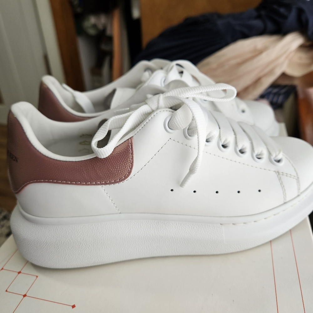 Alexander McQueen Sneakers - Picture 5 of 9